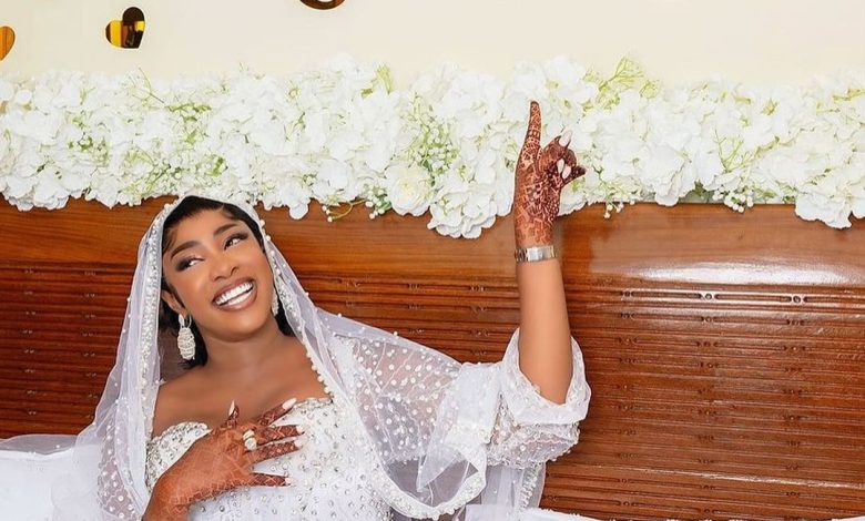 (06-photos)-:-maman-diallo,-l’animatrice-de-la-sen-tv-s’est-mariee.